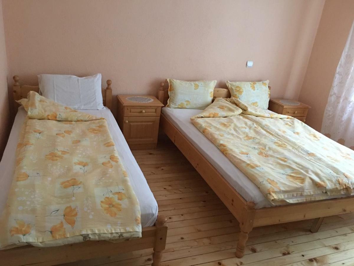 Velkovski Guest House Hisarya Extérieur photo