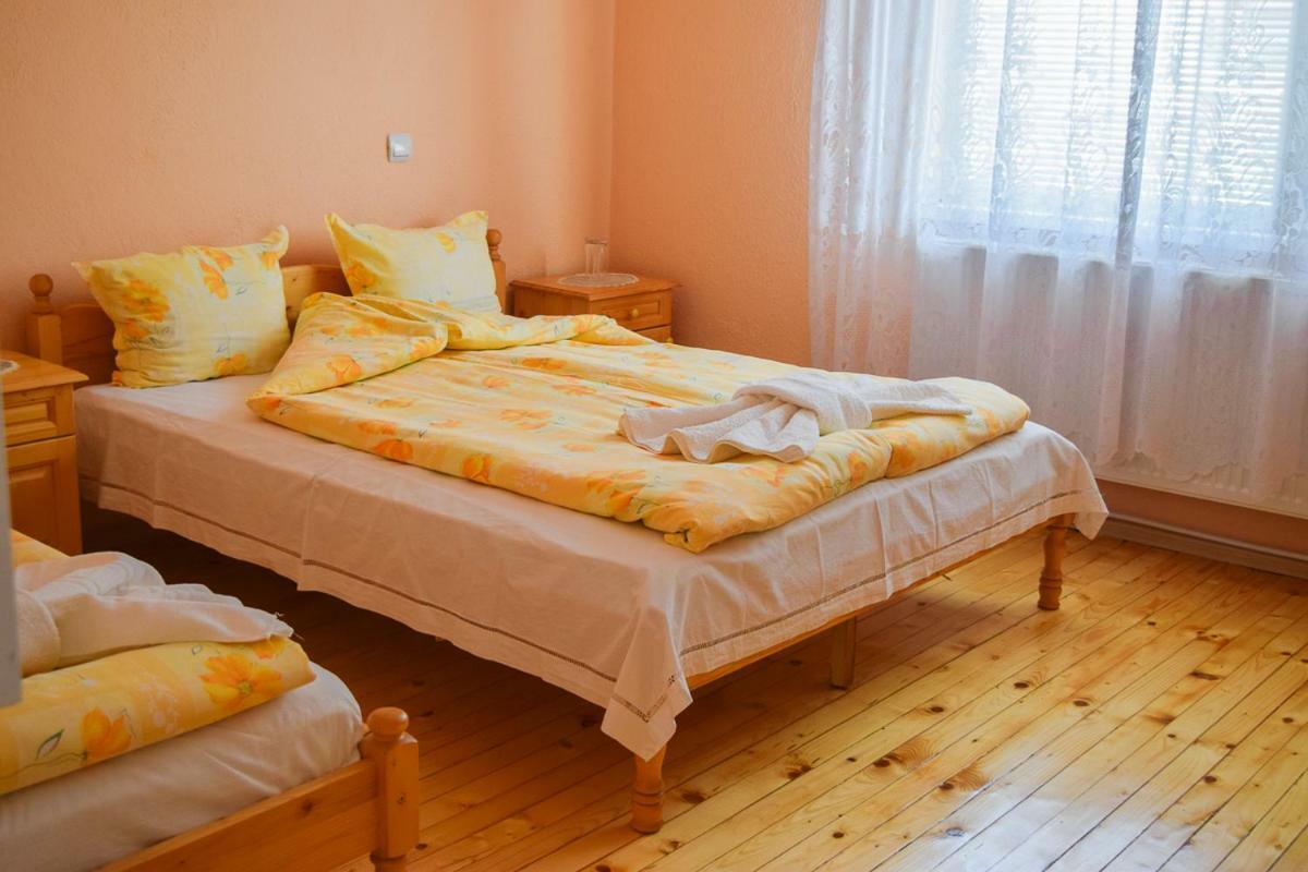 Velkovski Guest House Hisarya Extérieur photo